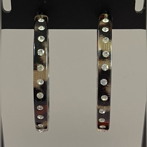 NEW Foxy Designs Tortoise Shell Hoop Earrings - Picture 3 of 4